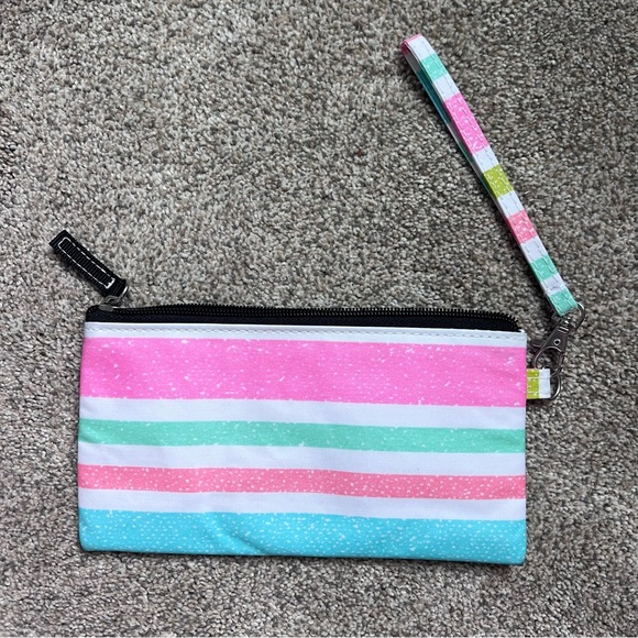 Scout Wristlet - Picture 3 of 5